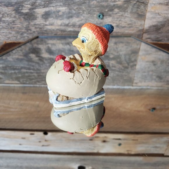 Eggbert & Friends 1989 Enesco - Malcom Bowmet - Chick in an Egg Sled Figurine - Picture 7 of 7